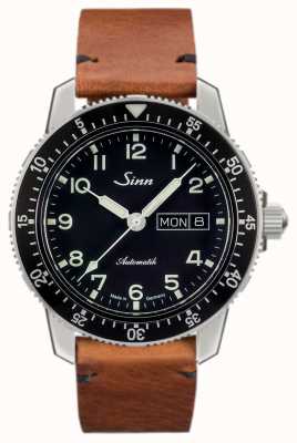 Sinn 104 st is een klassiek pilotenhorloge in lichtbruin vintage koeienhuid 104.011-BL50205002401A